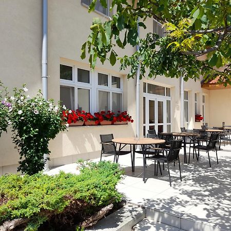 Hotel Platan Szekesfehervar Exterior photo