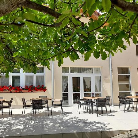 Hotel Platan Szekesfehervar Exterior photo