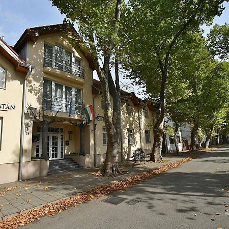 Hotel Platan Szekesfehervar Exterior photo