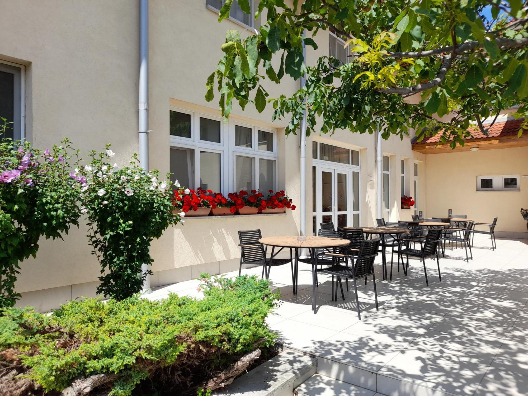 Hotel Platan Szekesfehervar Exterior photo