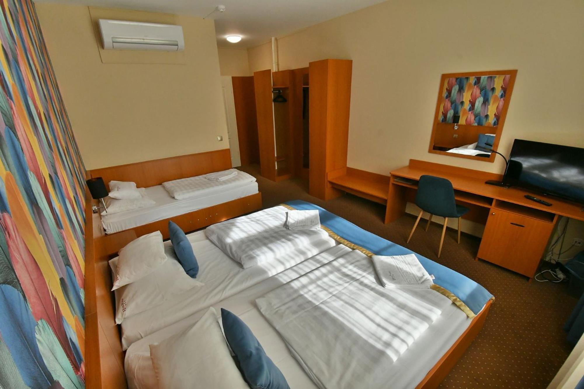 Hotel Platan Szekesfehervar Exterior photo