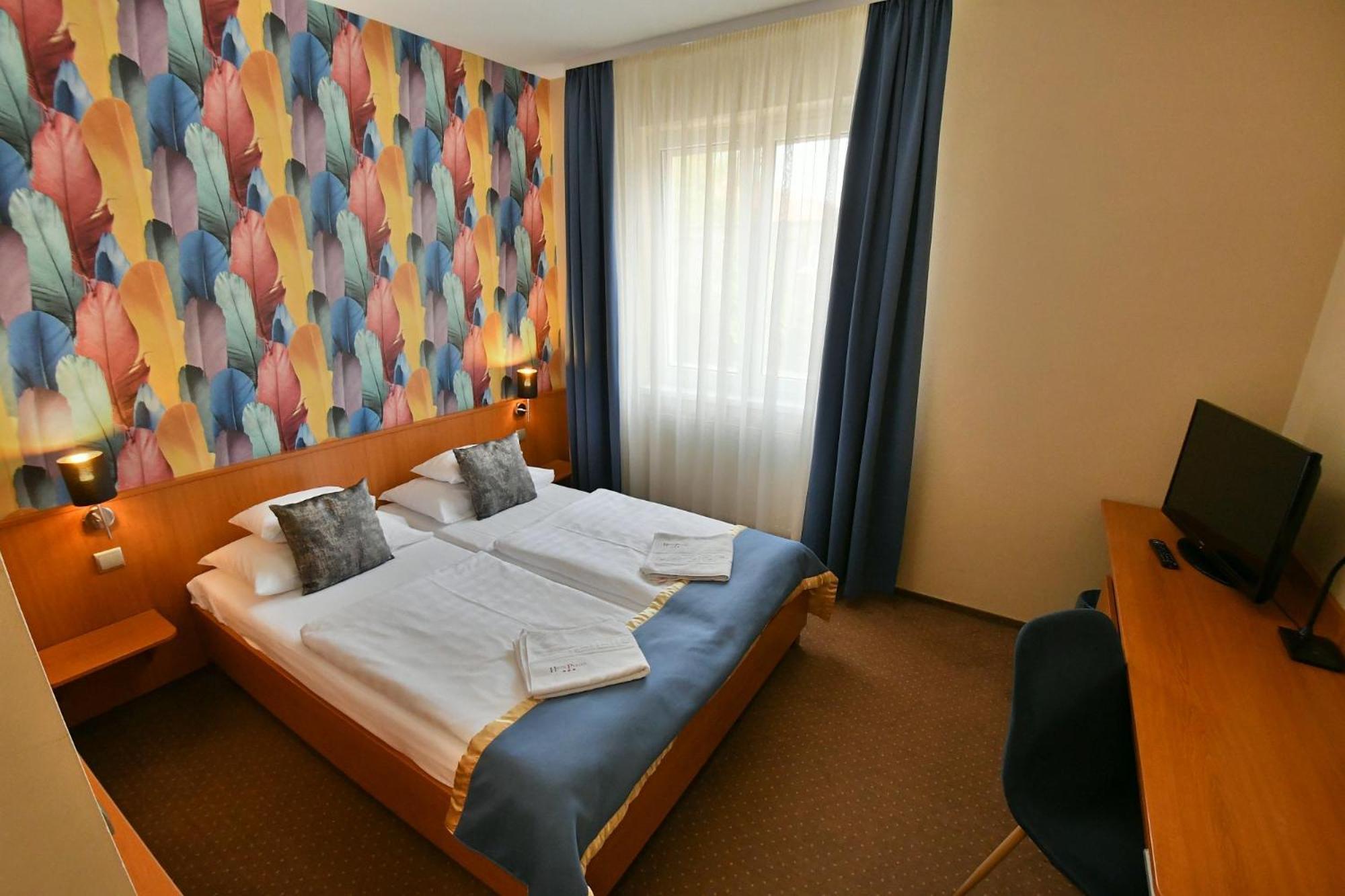 Hotel Platan Szekesfehervar Exterior photo