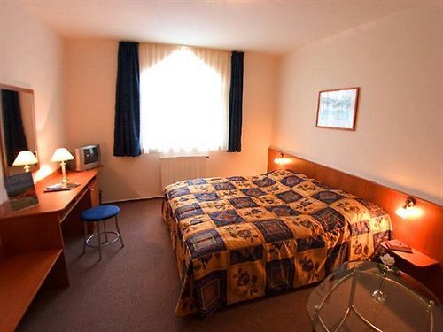 Hotel Platan Szekesfehervar Exterior photo