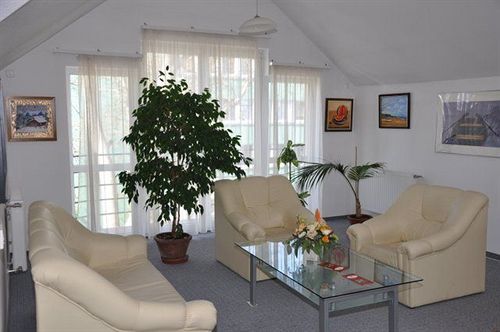 Hotel Platan Szekesfehervar Exterior photo