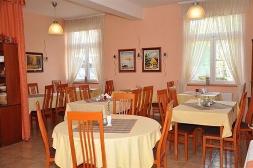 Hotel Platan Szekesfehervar Exterior photo