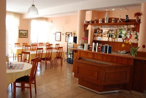 Hotel Platan Szekesfehervar Exterior photo