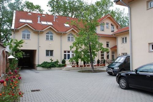 Hotel Platan Szekesfehervar Exterior photo