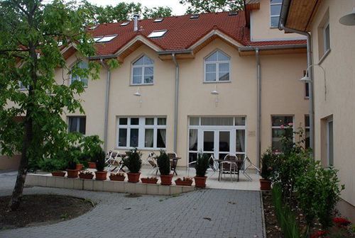 Hotel Platan Szekesfehervar Exterior photo