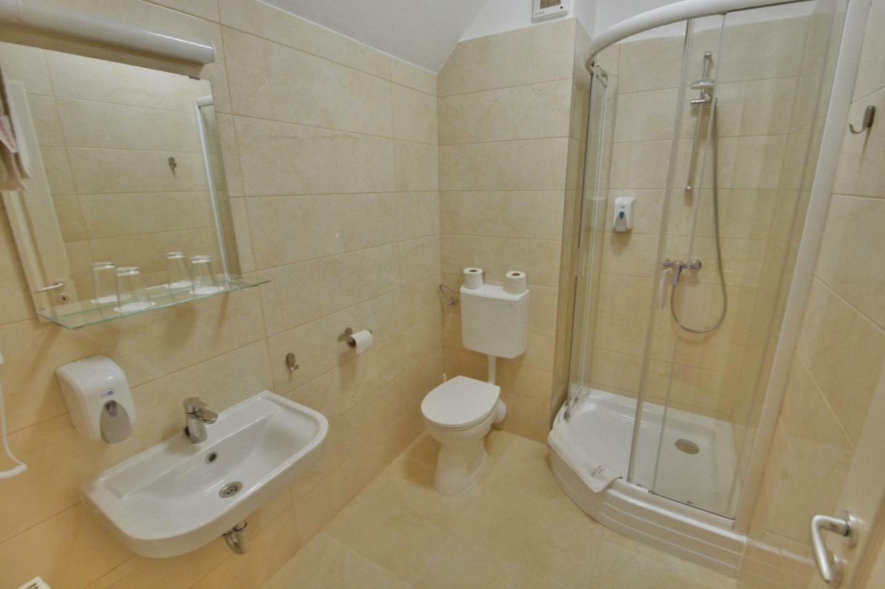 Hotel Platan Szekesfehervar Exterior photo