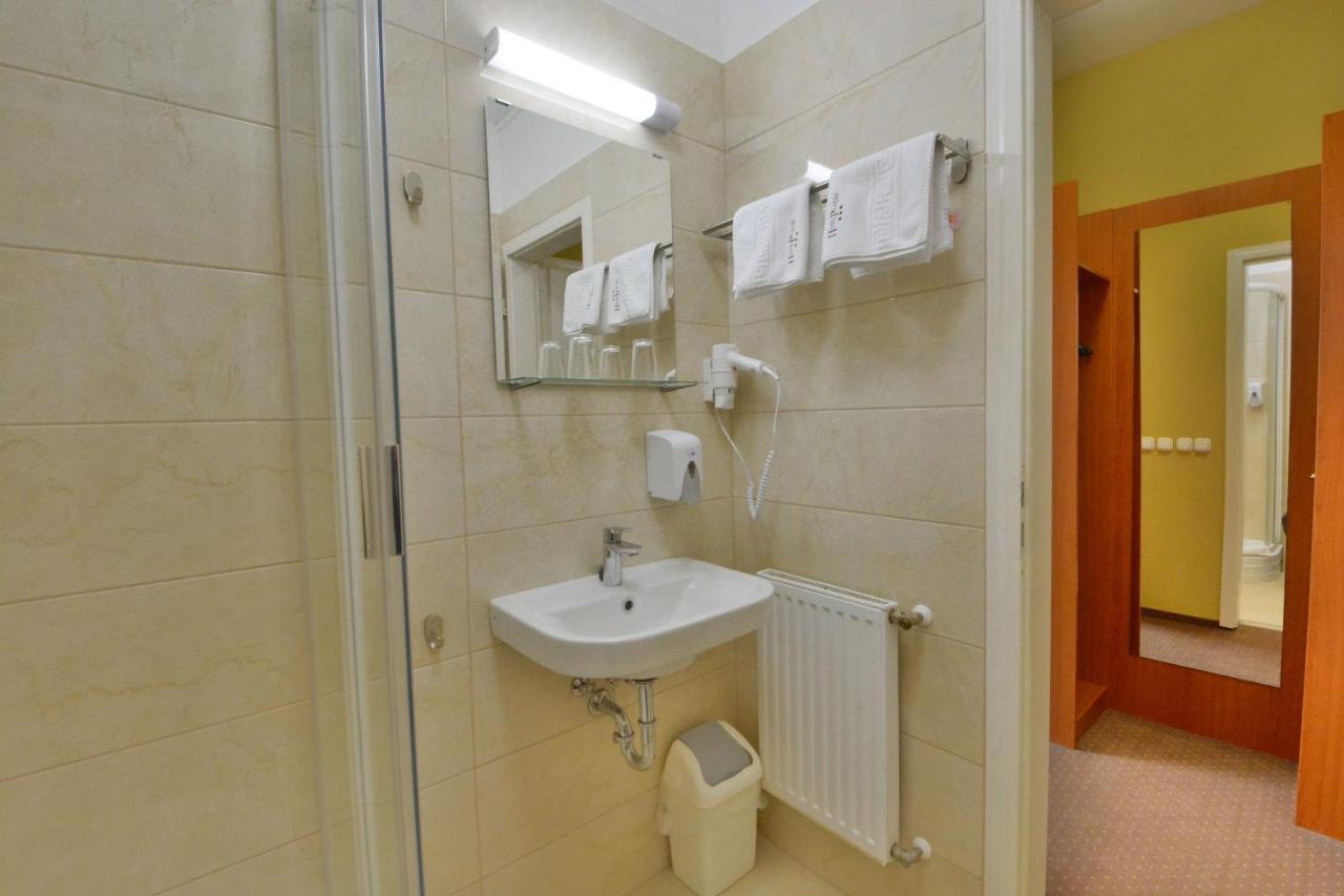 Hotel Platan Szekesfehervar Exterior photo